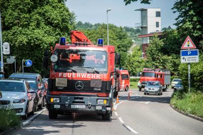 Esslingen: Undichte Chlorgasflasche im Neckarfreibad sorgt fuer Grosseinsatz